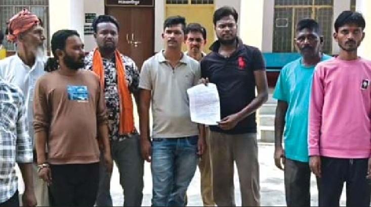नगर पालिका की दुकान निर्माण पर भड़के व्यापारी