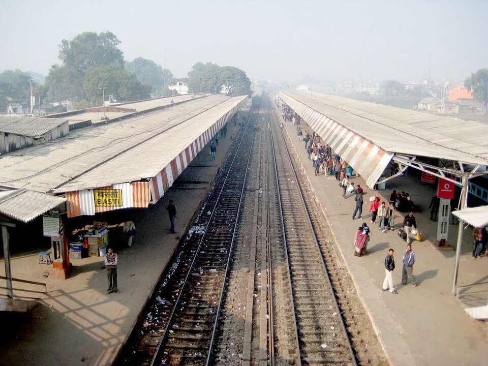यूपी में 20 आईपीएस अफसरों के तबादले, बस्ती और जौनपुर के कप्तान भी बदले