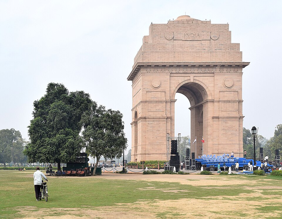 जेडी वेंस ने ग्रीन कार्ड कार्यक्रम पर उठाए सवाल, विदेशी कामगारों को बताया बंधुआ मजदूर