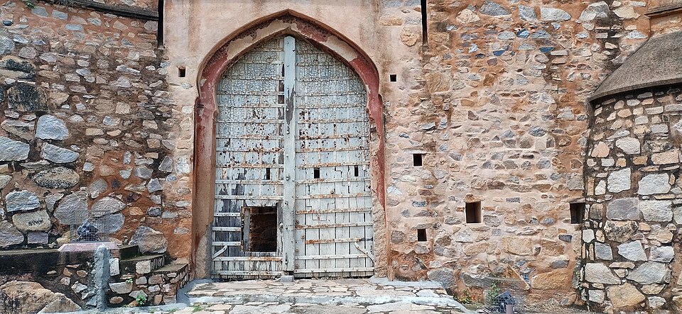“साहब, मैं जिंदा हूं…” झांसी में कागजों में महिला को मृत बताकर बंद कर दी पेंशन