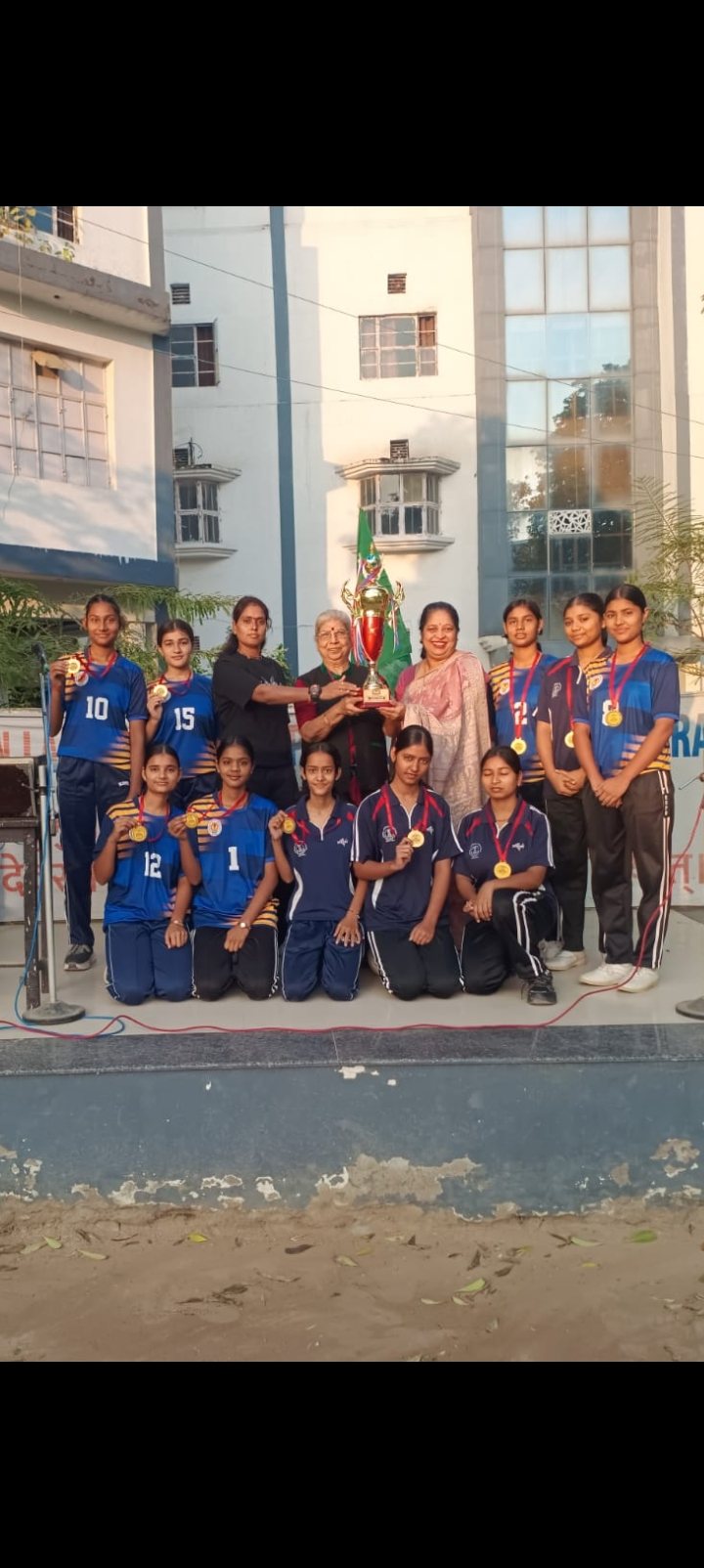 इंटर स्कूल वॉलीबॉल प्रतियोगिता में रमनलाल शोरावाला पब्लिक स्कूल की छात्राओं ने लहराया परचम, विद्यालय में हुआ भव्य स्वागत