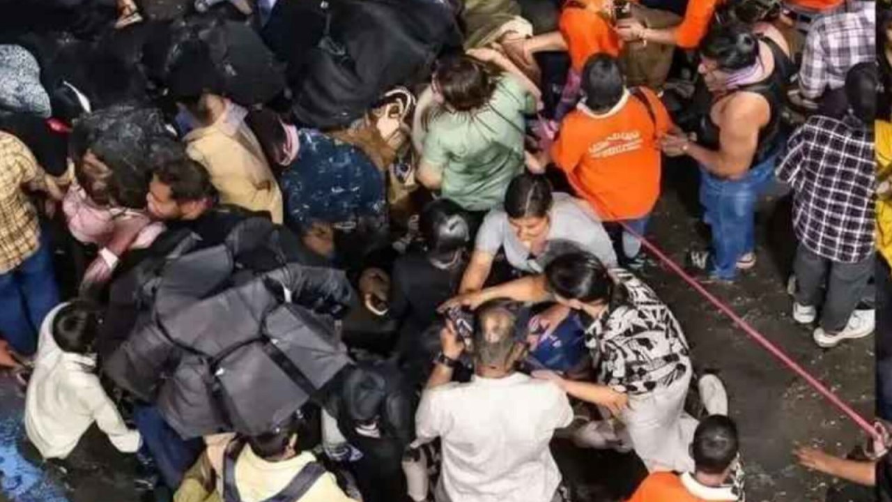 कोलकाता दुर्गा पूजा पंडाल में भीषण भगदड़, 19 की मौत; 25 घायल
