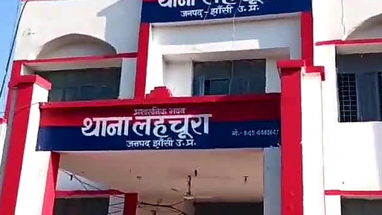धसान नदी में अवैध खनन के आरोप में चार लोगों पर मुकदमा
