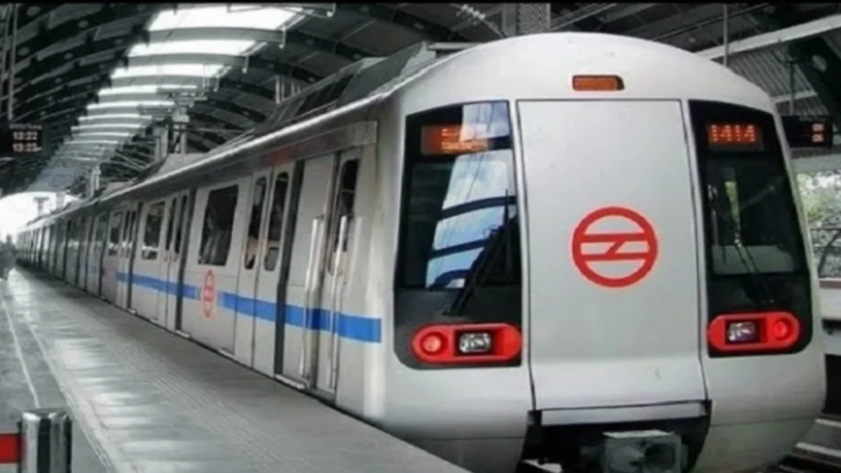 दिल्ली मेट्रो में सीट विवाद बना मौत की वजह, पूर्व आईएएस और वकील बेटा गिरफ्तार