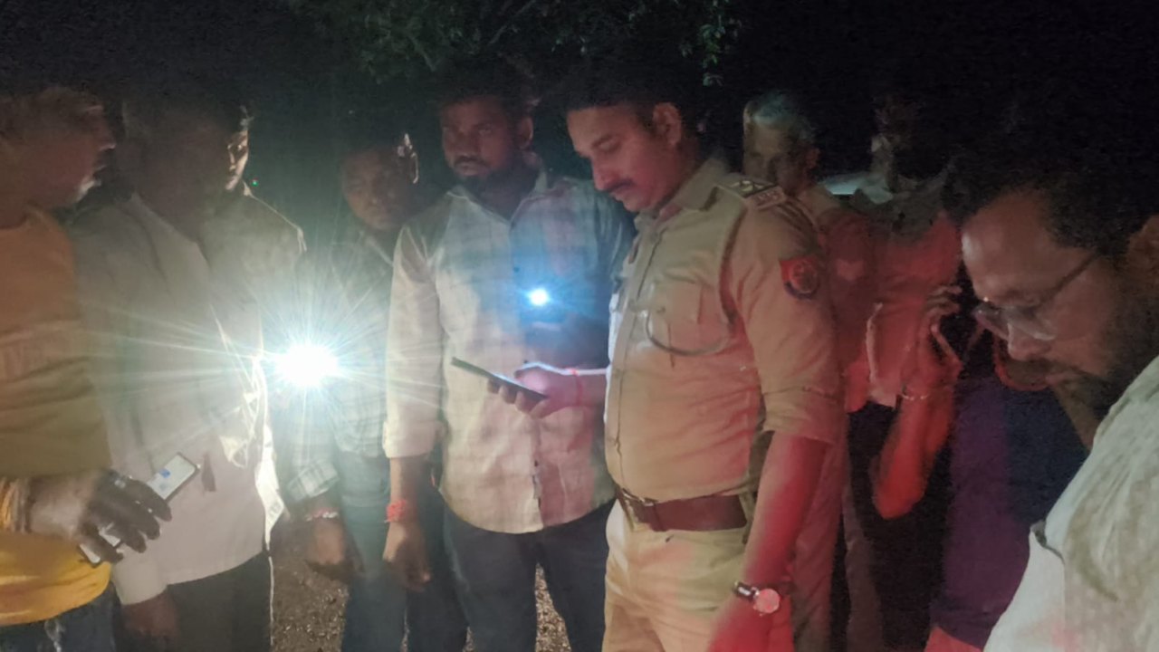 बाह-फतेहाबाद मार्ग पर हादसा, युवक की मौत; साथी गंभीर