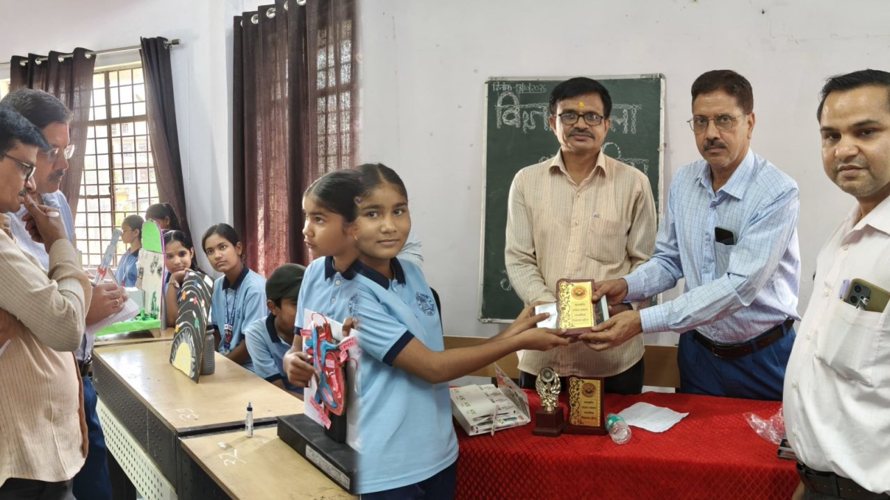 मॉडल स्कूल में विज्ञान मेले का भव्य आयोजन, विद्यार्थियों ने प्रदर्शित किए 44 मॉडल