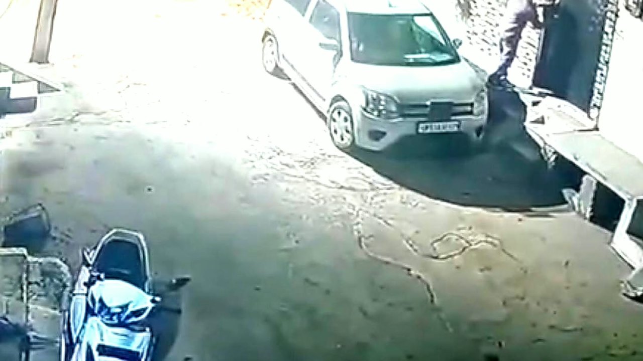 गांधीगंज में चार नकाबपोशों ने सूने मकान को बनाया निशाना