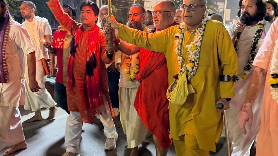 वृंदावन से श्रीकृष्ण जन्मभूमि मुक्ति संकल्प दीप यात्रा शुरू