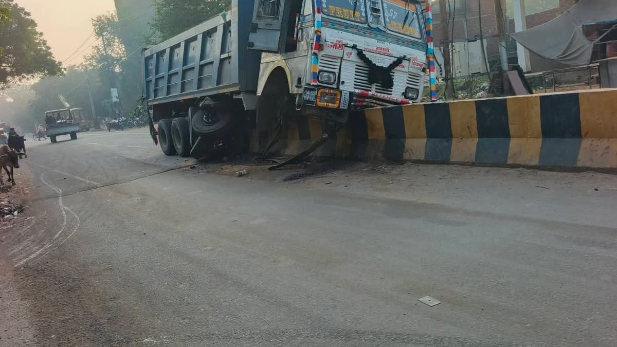 दोषपूर्ण डिवाइडर से हादसों का खतरा