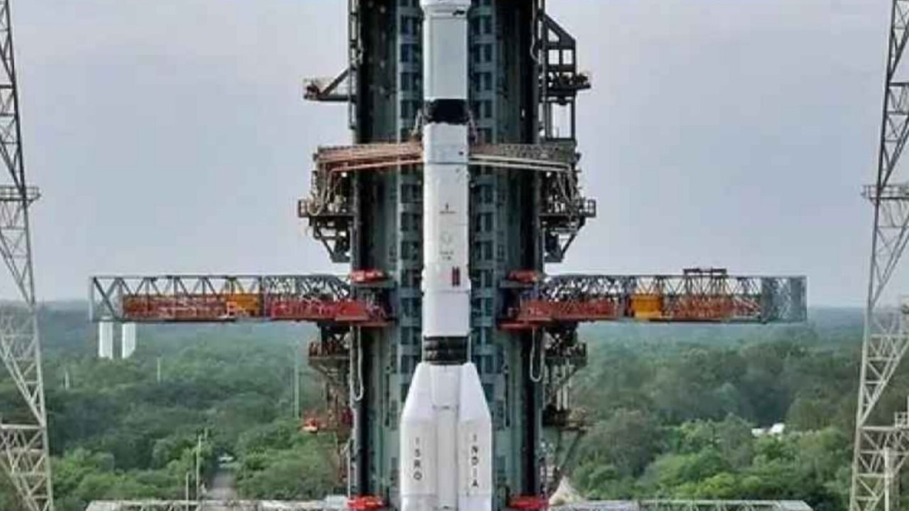 आधी रात को इतिहास रच दिया: ISRO ने लॉन्च किया NVS-03