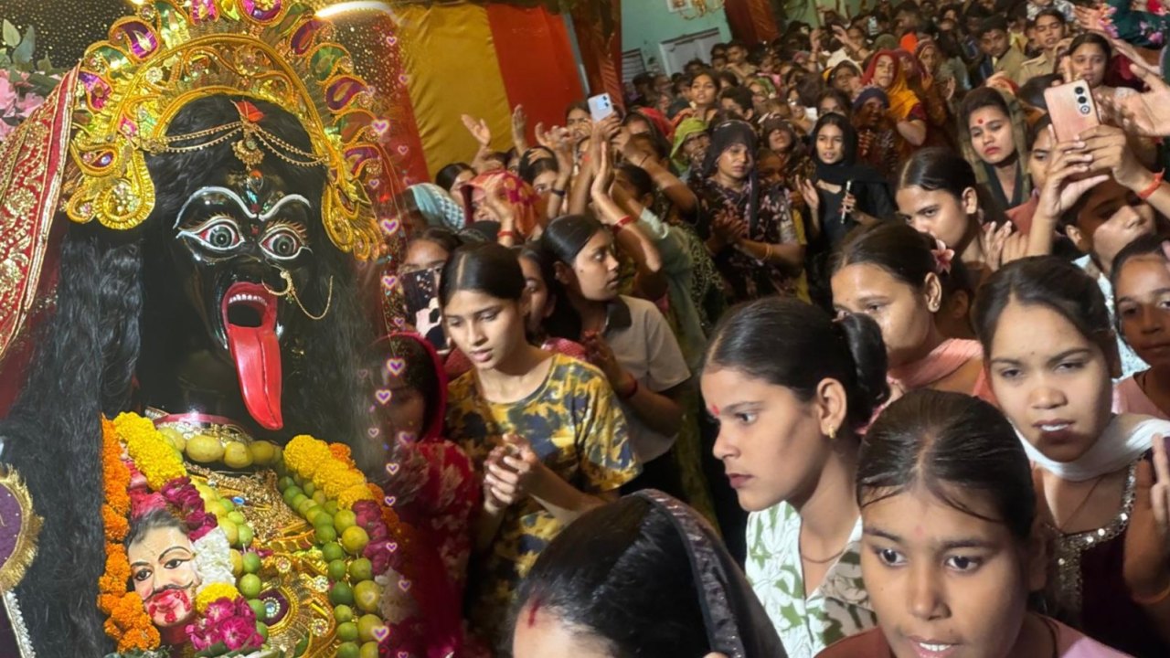 पटकाना पंडाल में मां काली के अलौकिक दर्शन को उमड़े भक्त
