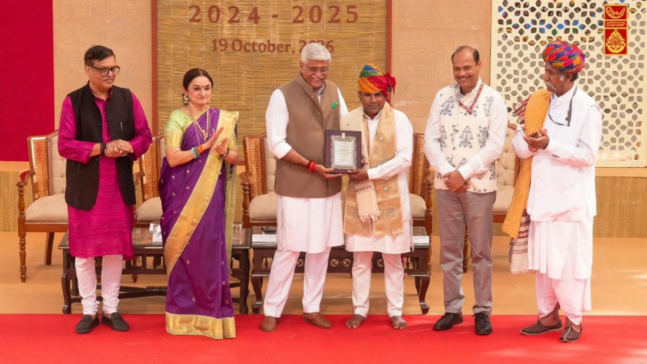 नौटंकी कलाकार गजेंद्र सिंह मैथिल को मिला राष्ट्रीय सम्मान