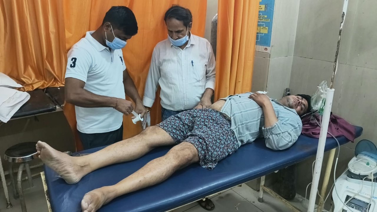 चौमुहां में पत्रकार पर हमला, चाकू से काटी उंगली, दो को पुलिस ने किया गिरफ्तार