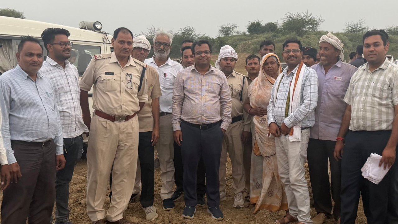 अंबाह में विधवा को 18 बीघा जमीन पर दिलाया कब्जा