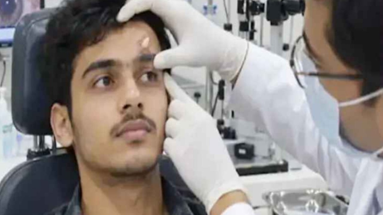 मदुरै में लड़के की आंख के ऊपर निकला कुत्ते जैसा दांत