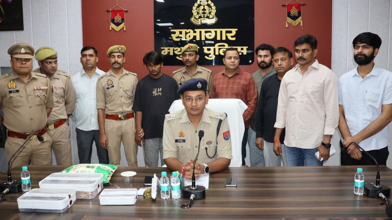 वृद्ध महिला की हत्या और लूट का आरोपी जेवरों सहित गिरफ्तार