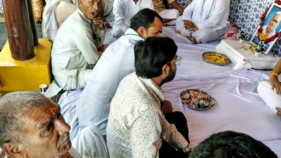 गोल्डी भैया ने गांवों में पहुंचकर शोकाकुल परिवारों को बंधाया ढांढस